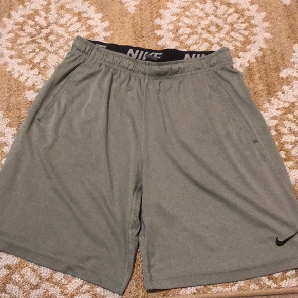 light gray nike shorts